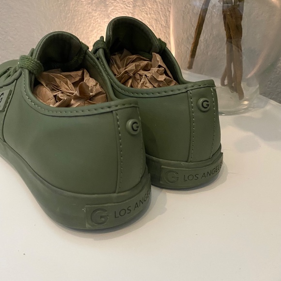 GBG Guess Sneaker Olive Green Modern Tennis Shoe 8 Women Very Good - Picture 5 of 7
